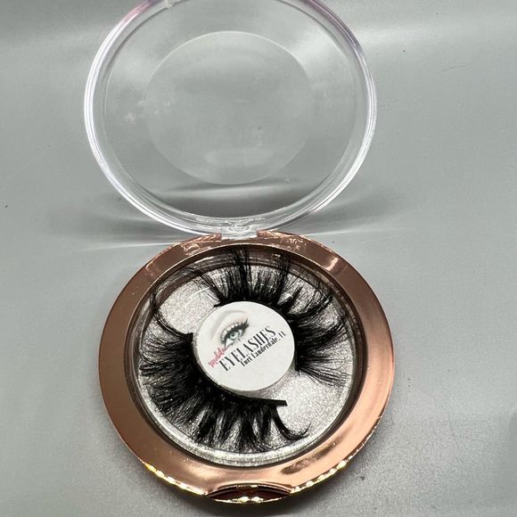 Custom Hand Made Hybrid Lash Extensions (Strip) - Picture 2 of 4